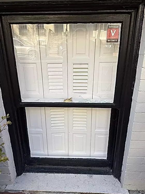 Single-pane glass replacement project photo.