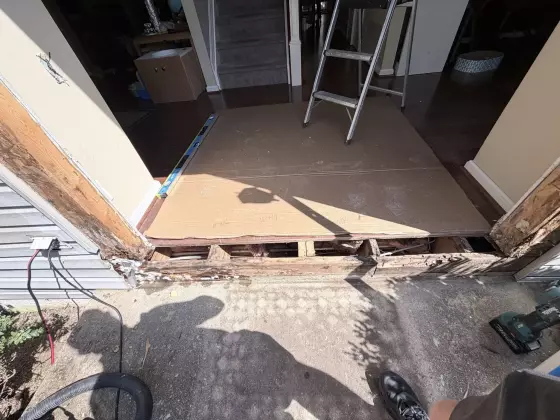 Entry door threshold cleaned up from rotted wood by a professional