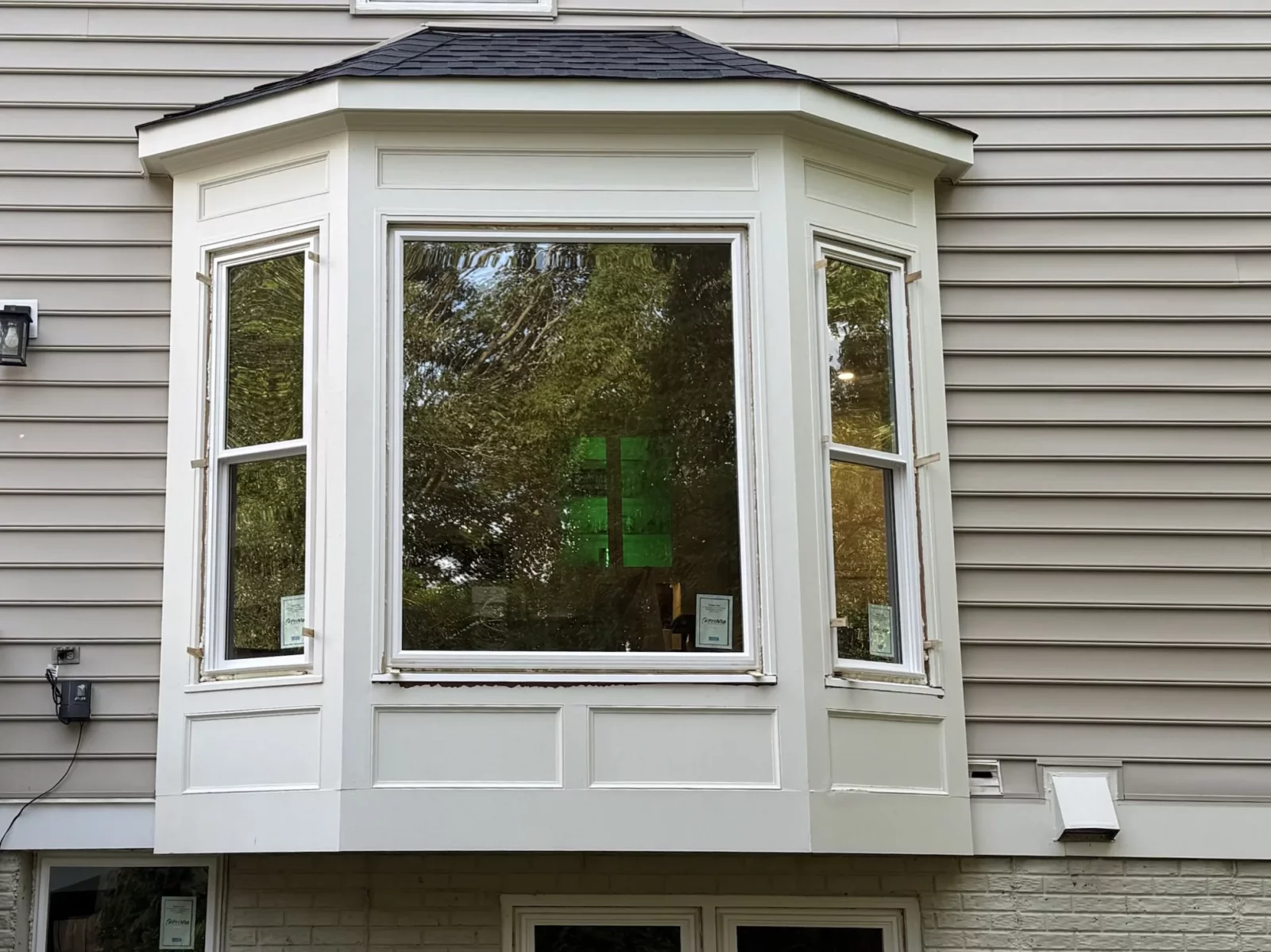 Bay window replacement in Rockville, MD, featuring energy-efficient windows with professional full-frame installation.